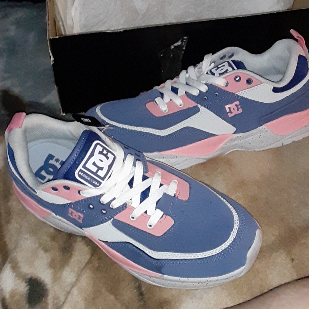 DC ortholite sneakerBRAND NEW NEVER WORN